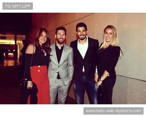 梅西与苏亚雷斯泳池合照像退休大叔