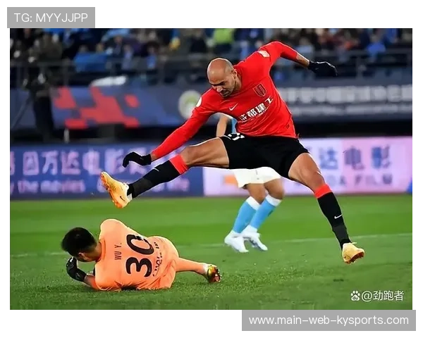 严鼎皓控制中场送出30米长传，助攻队友在大连英博首秀破门