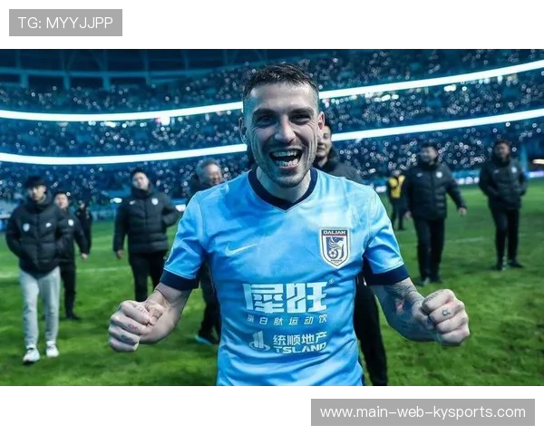 斯坦丘正式加盟大连英博,身披中场核心战袍现身梭鱼湾球场 斯坦丘正式加盟大连英博,身披中场核心战袍现身梭鱼湾球场